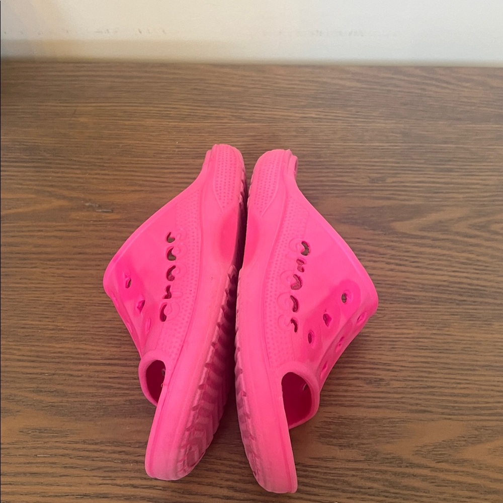 CROCS Kids Bright Pink Slide Sandals Size 12-13 - Picture 5 of 7